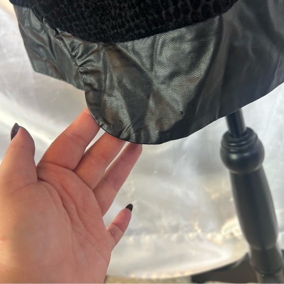 🖤Bar III Black Textured Faux Leather Mini Skirt Large - Picture 5 of 8